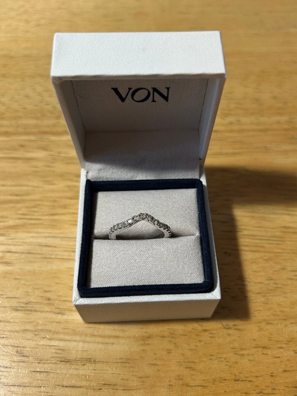 NIB Womens Von 14k White Gold Curved Contour Pave Simulated Diamond Ring 7
